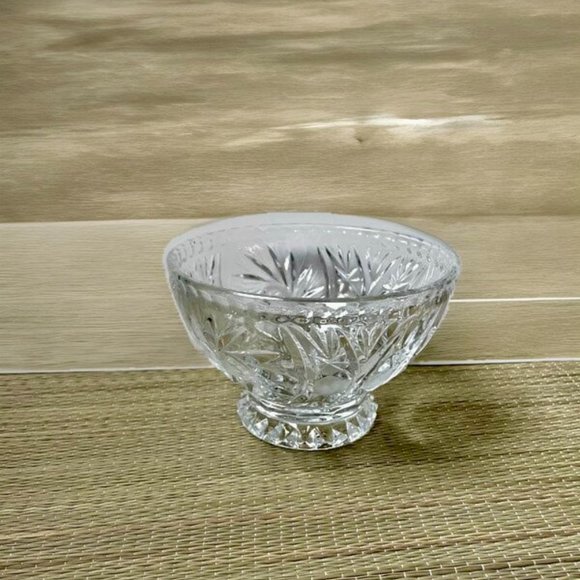 Crystal candy bowl with carved design - Picture 1 of 11